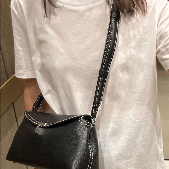 Toteme t lock clutch - Picture 3 of 4